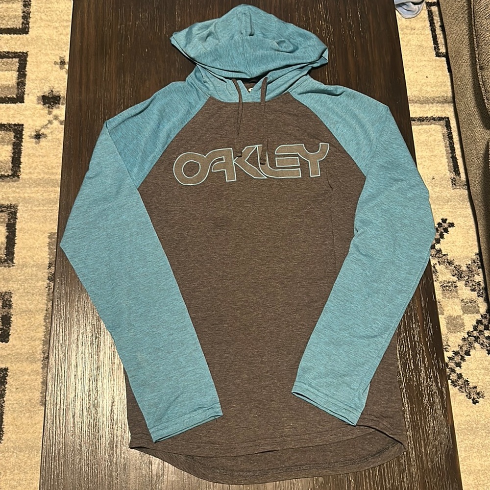Oakley thin long sleeve with hood
